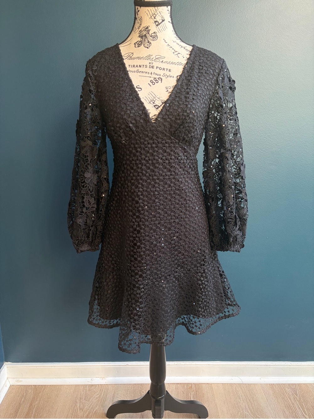 French Connection Caballo Sequin Lace Mini Dress Black Size 0 HOCO